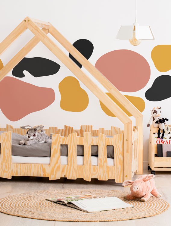 Sosnowe łóżko do pokoju dziecięcego w formie domku Tiffi 4X